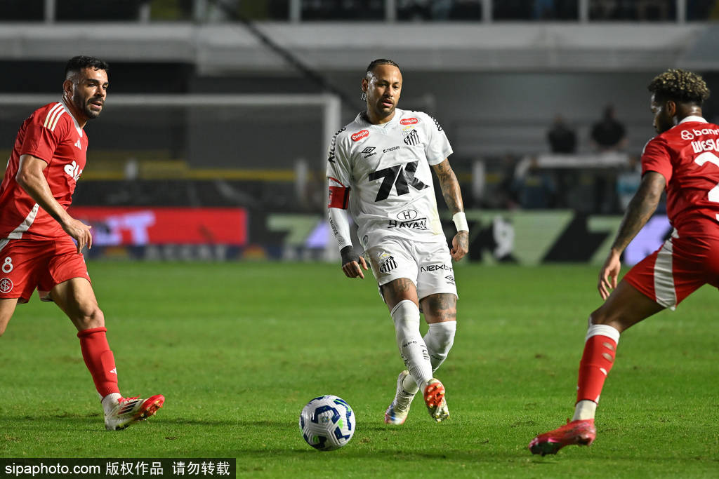 南特向巴黎赠送欧冠冠军特别礼物：大耳朵杯背后的故事与意义